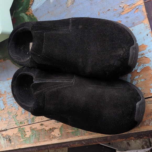 Shoes - Picture 1 of 3